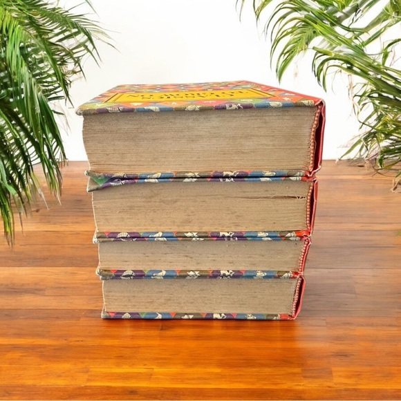 VINTAGE 1966 ‘Classics to Grow On’ Set of 4 Books - Robin Hood, Dickens, & More - Picture 5 of 13